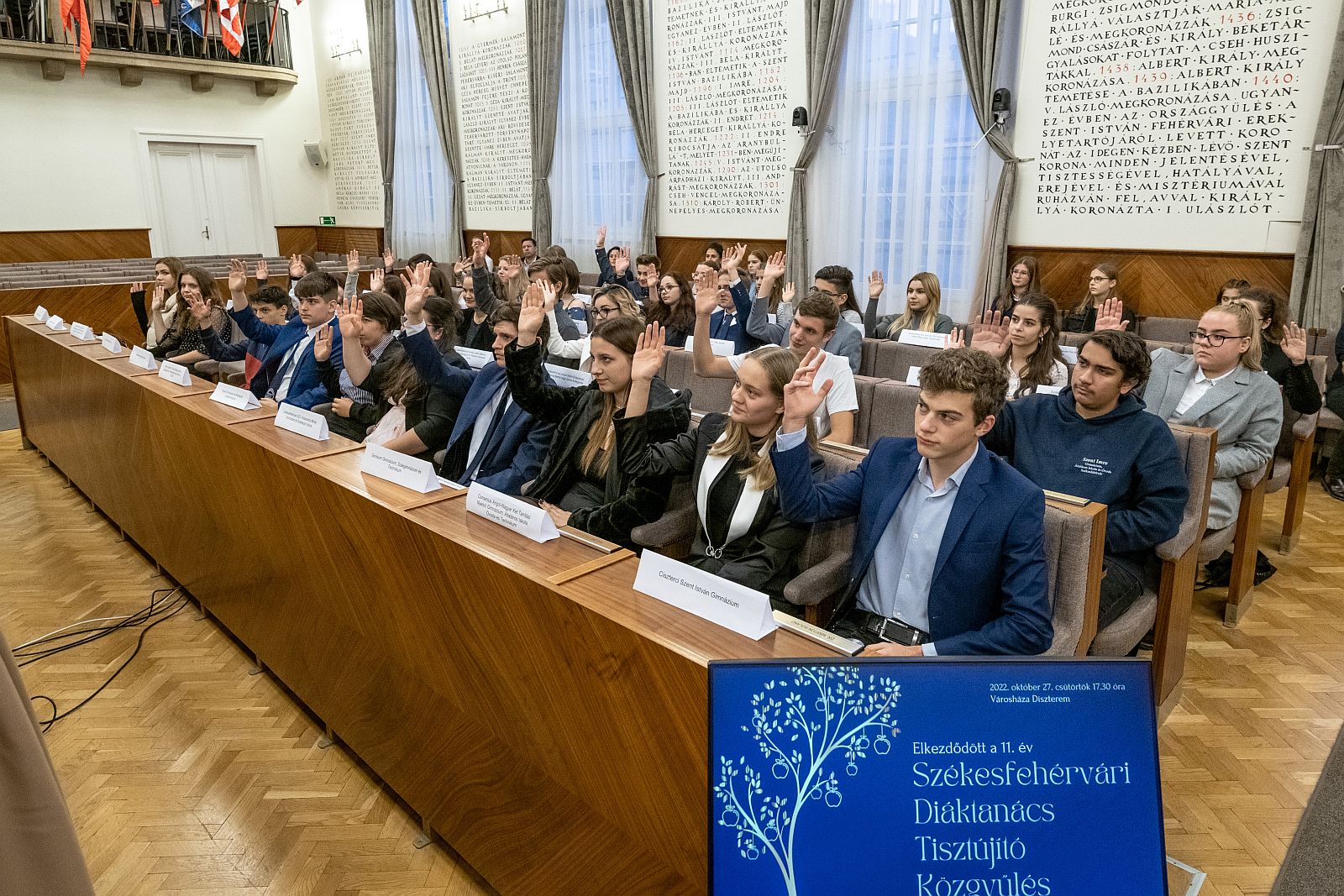 Képeken a Diáktanács új elnökségének választása 2022.